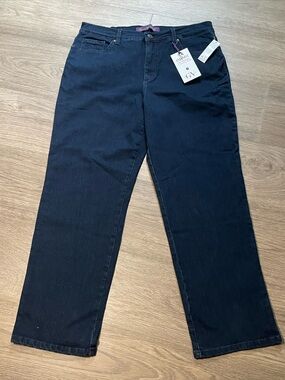 NWT Gloria Vanderbilt Amanda Jeans Women’s Dark Wash Size 14 Short Petite